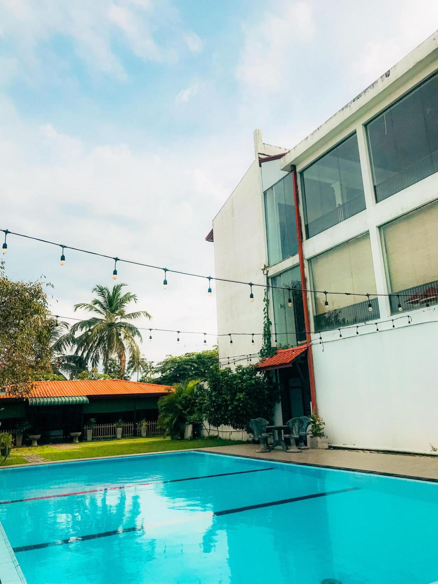 Blue Spring Hotel Wadduwa Exterior foto
